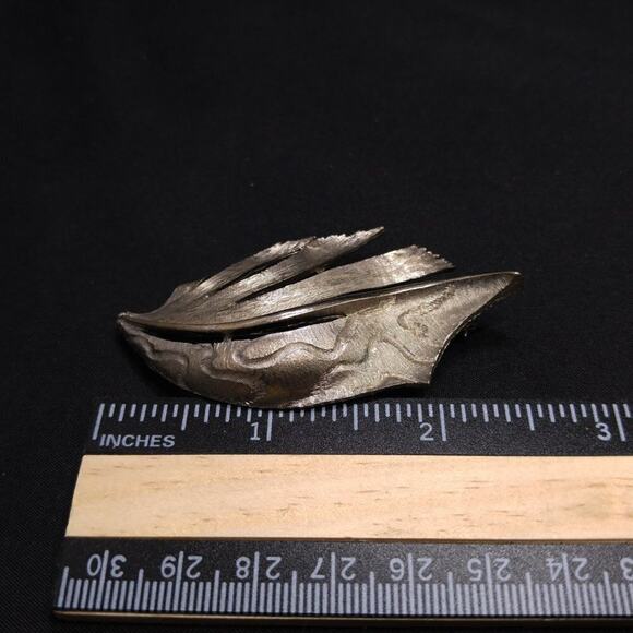 Vintage Leaf Brooch, Silver Tone, JJ Jonette Jewelry, 1970s, 2 1/2 Inches - Picture 7 of 10